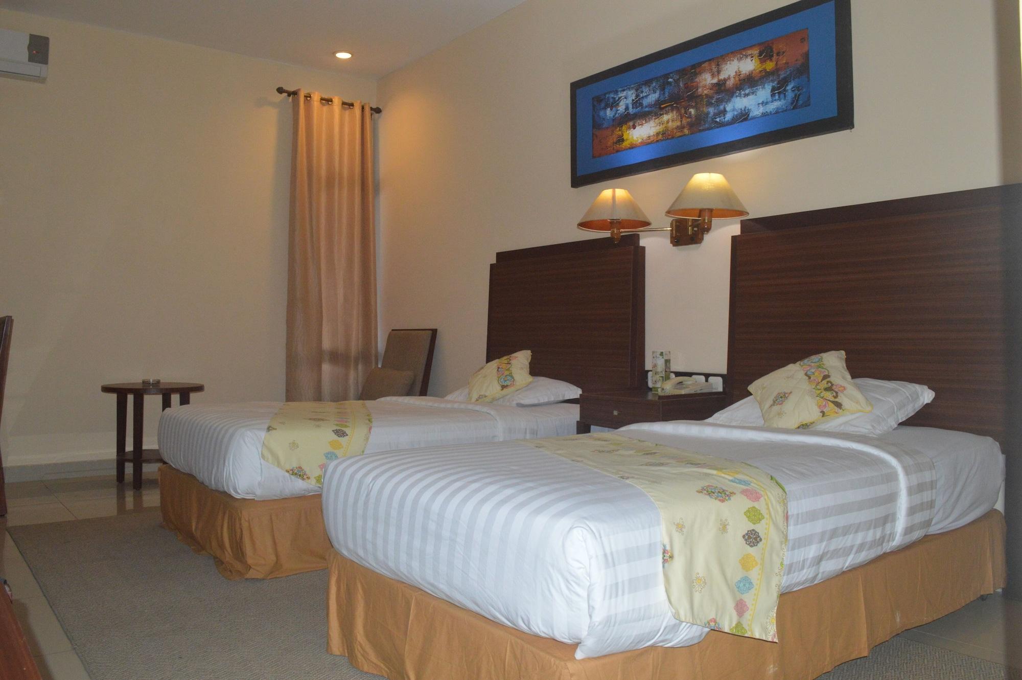 Hotel Mariat Sorong Bagian luar foto