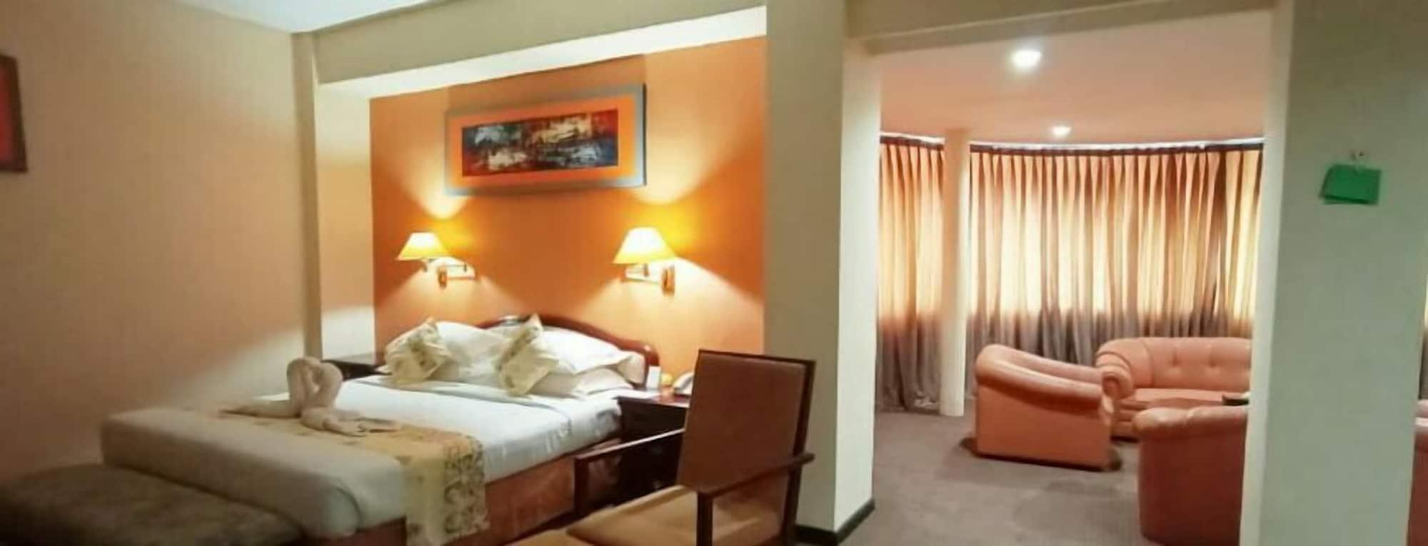 Hotel Mariat Sorong Bagian luar foto