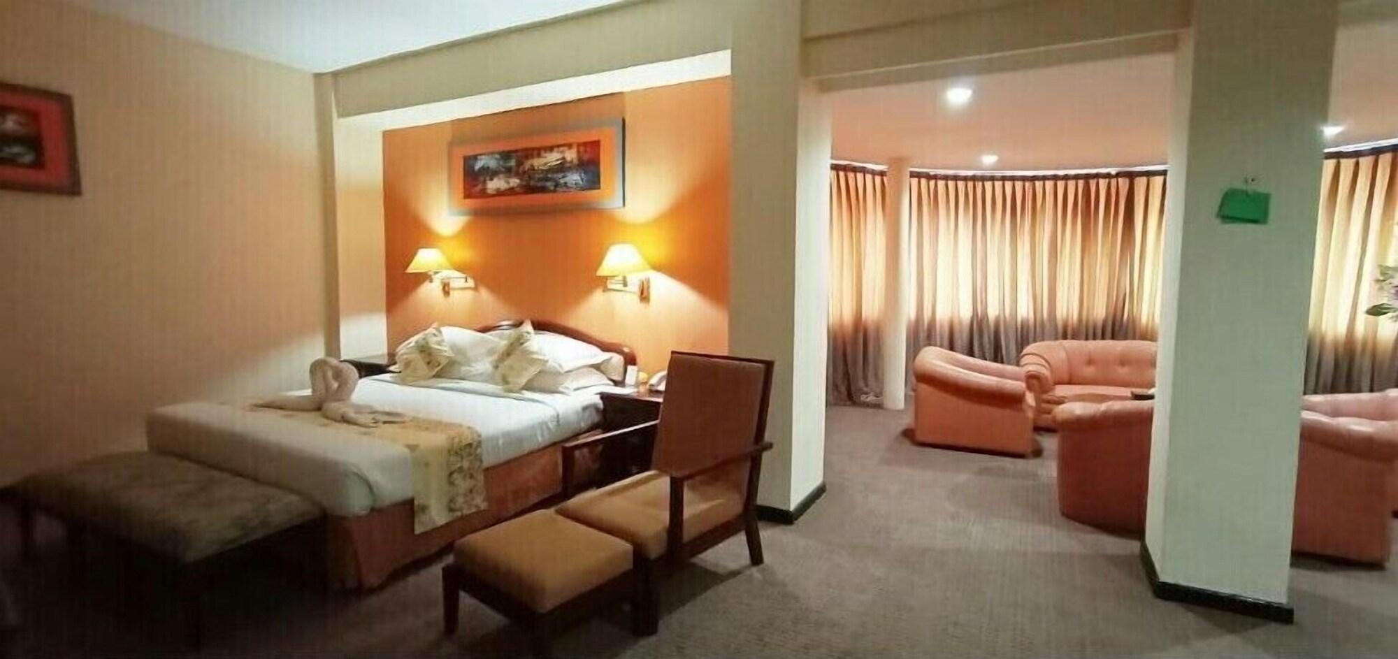 Hotel Mariat Sorong Bagian luar foto