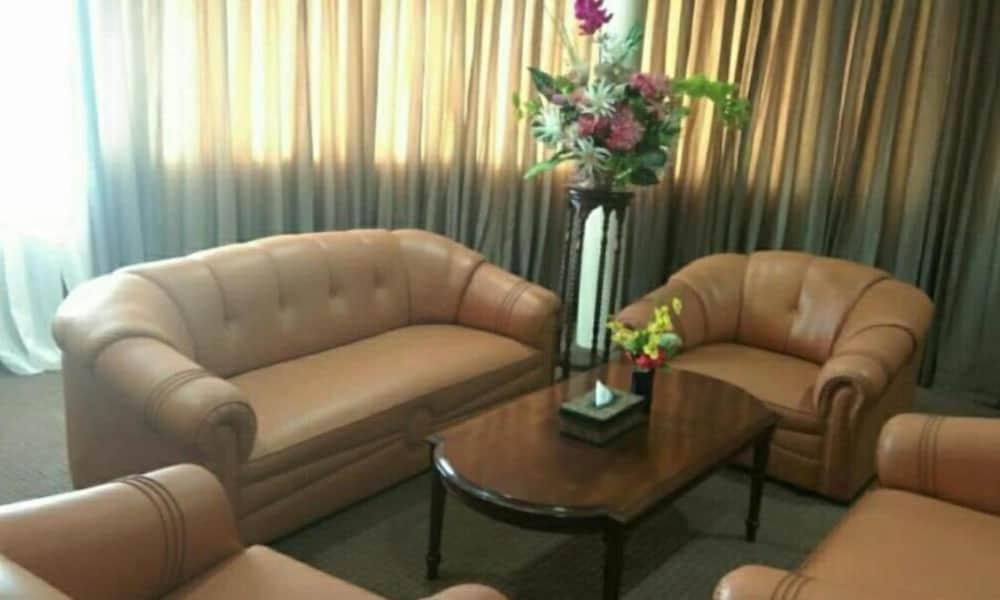 Hotel Mariat Sorong Bagian luar foto
