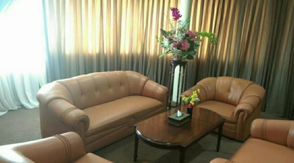 Hotel Mariat Sorong Bagian luar foto