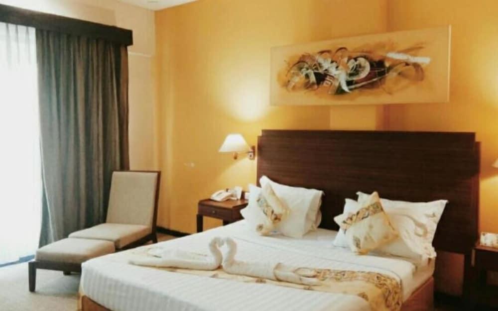 Hotel Mariat Sorong Bagian luar foto