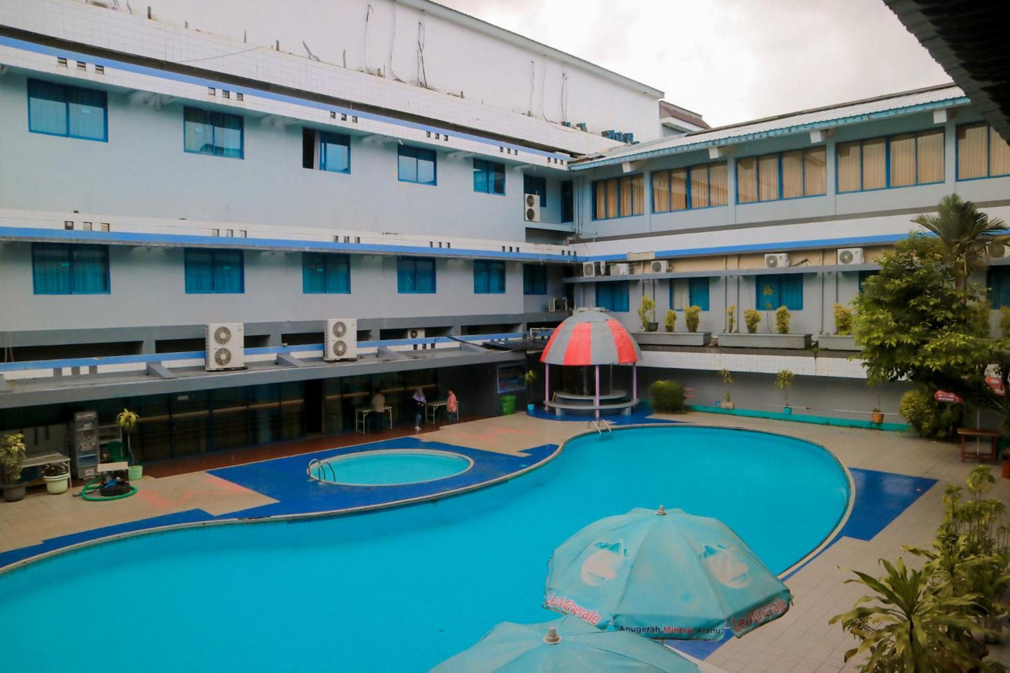 Hotel Mariat Sorong Bagian luar foto