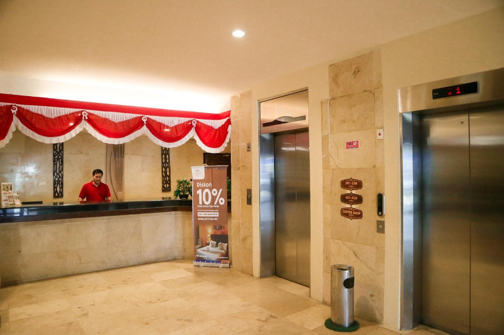 Hotel Mariat Sorong Bagian luar foto