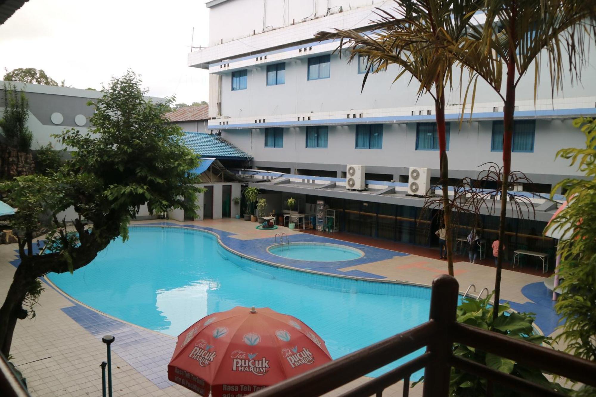 Hotel Mariat Sorong Bagian luar foto