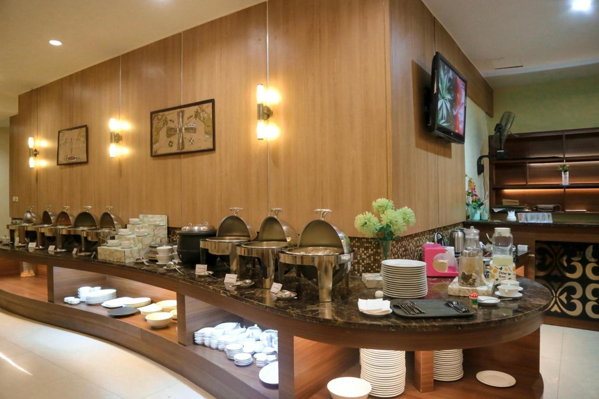 Hotel Mariat Sorong Bagian luar foto