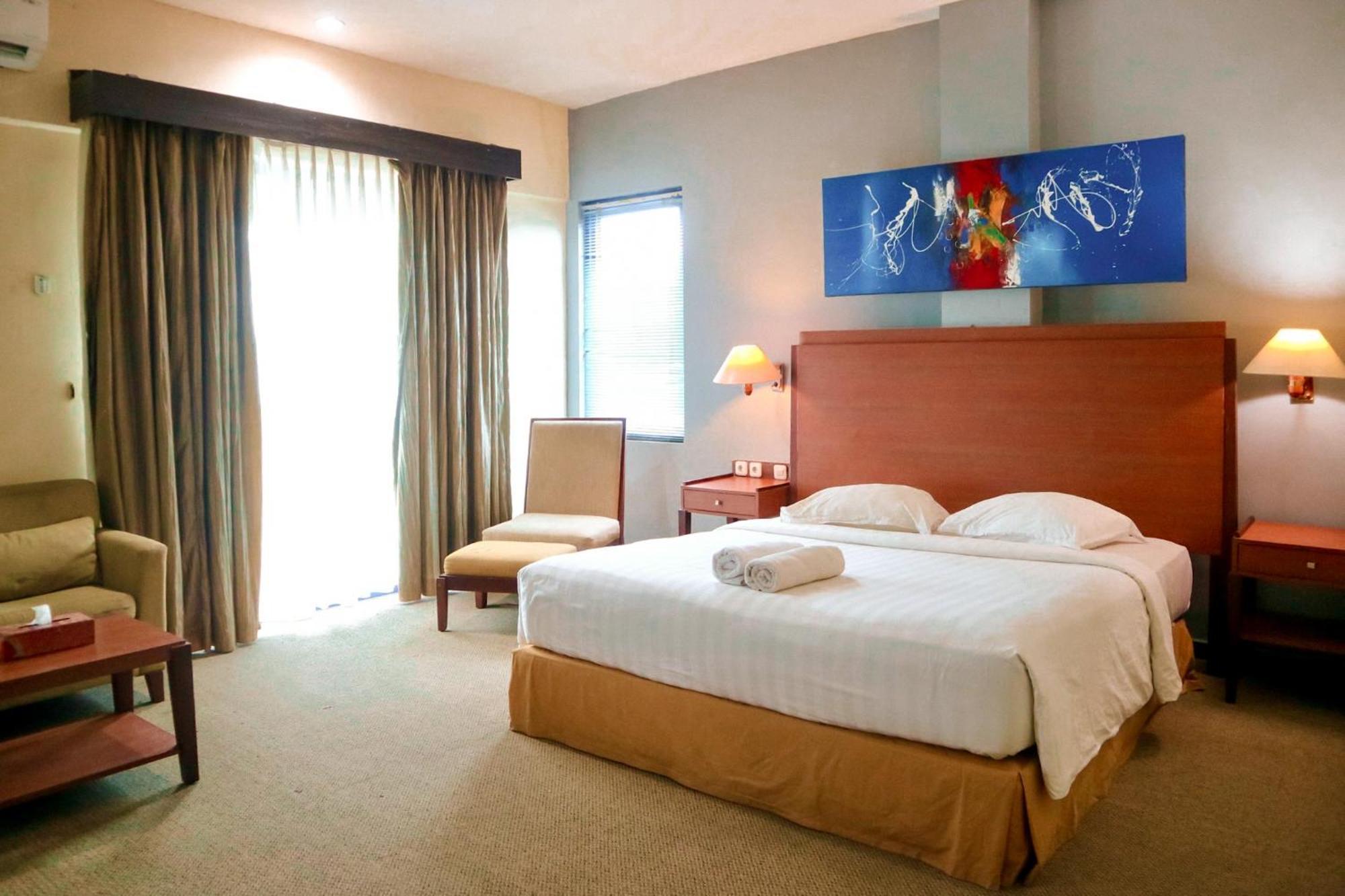 Hotel Mariat Sorong Bagian luar foto