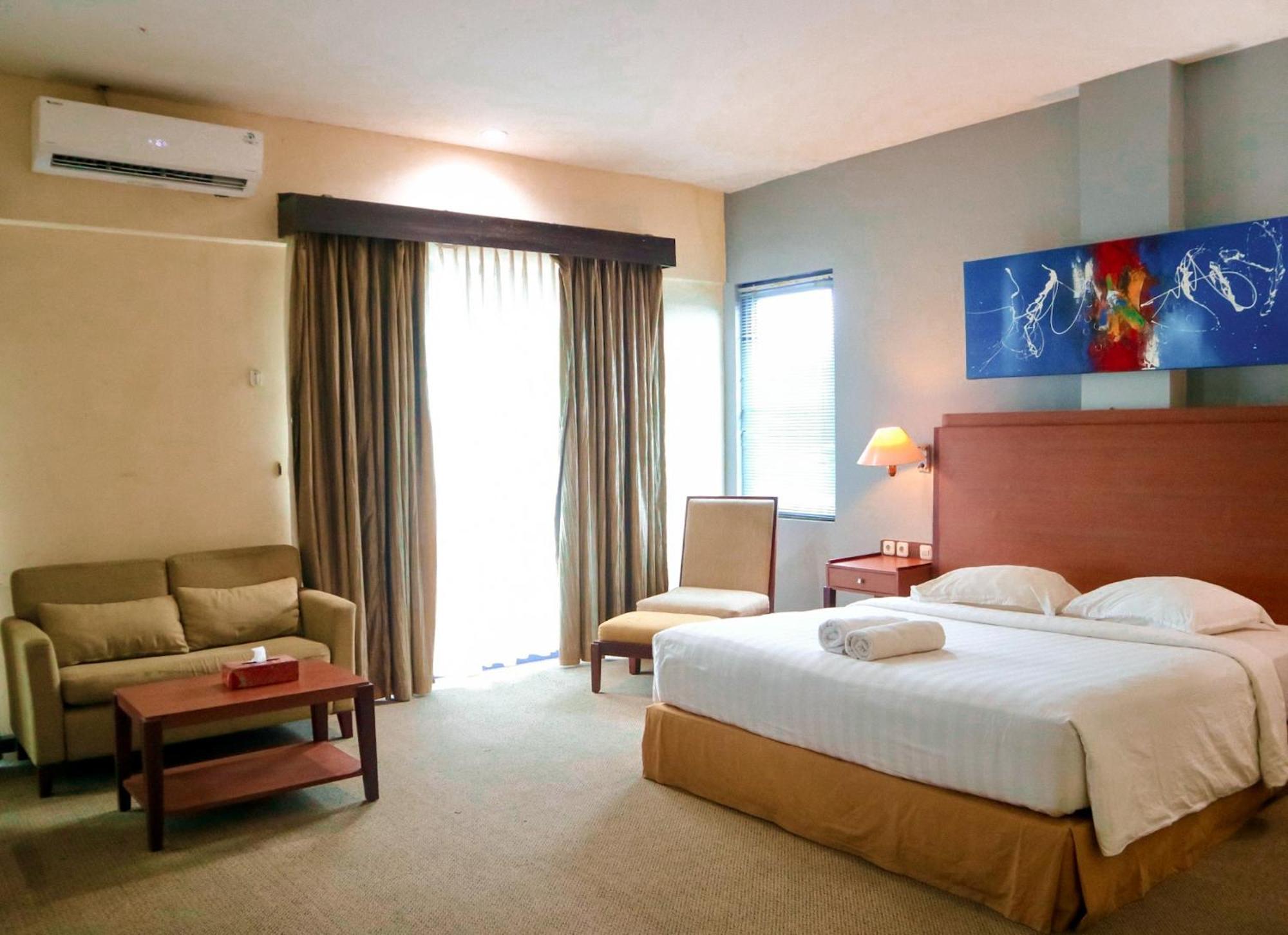 Hotel Mariat Sorong Bagian luar foto