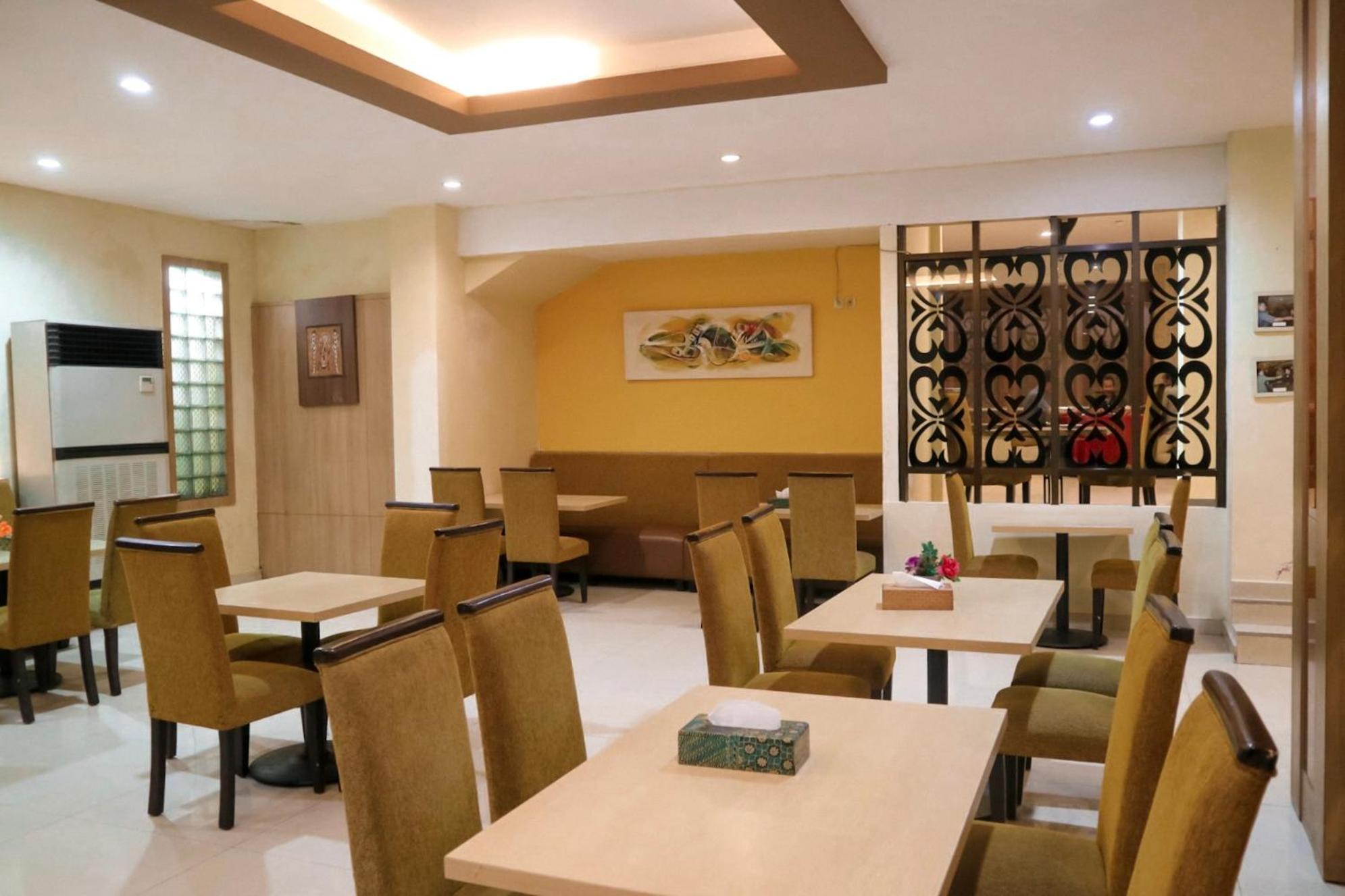 Hotel Mariat Sorong Bagian luar foto
