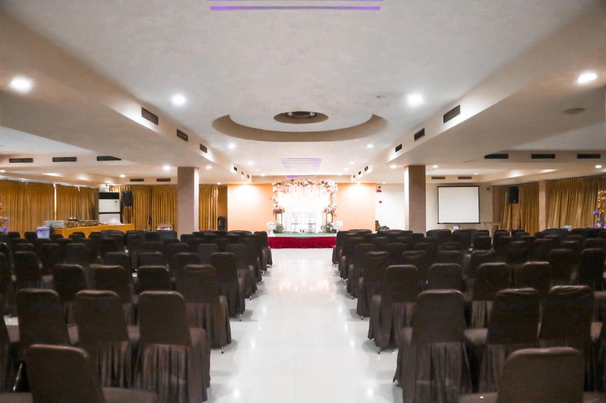 Hotel Mariat Sorong Bagian luar foto
