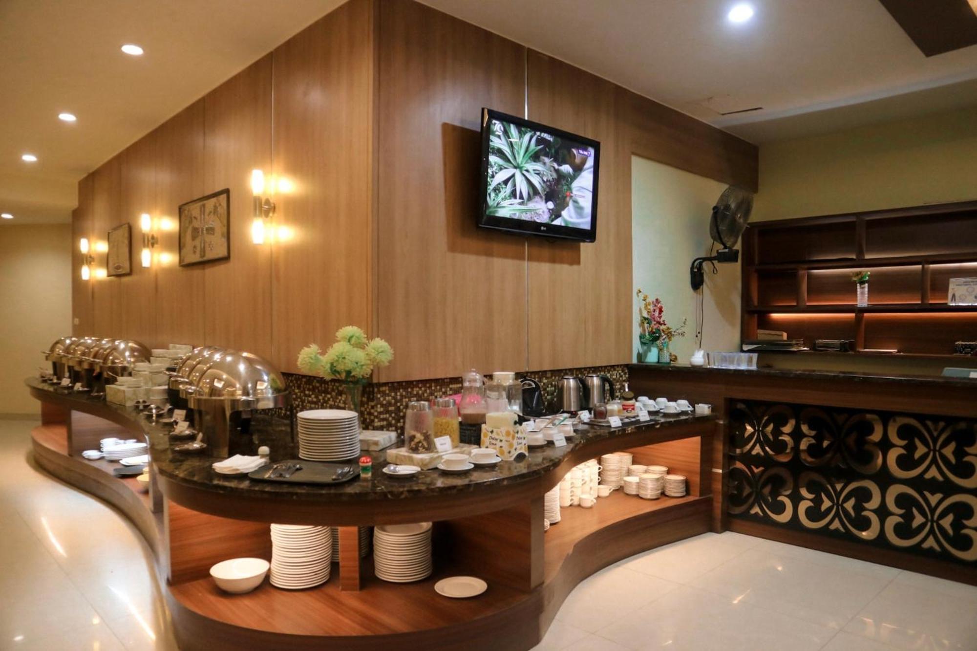 Hotel Mariat Sorong Bagian luar foto