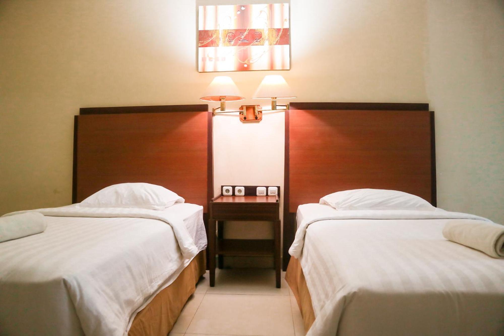 Hotel Mariat Sorong Bagian luar foto