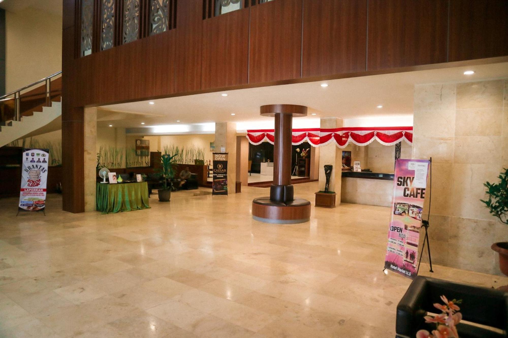 Hotel Mariat Sorong Bagian luar foto