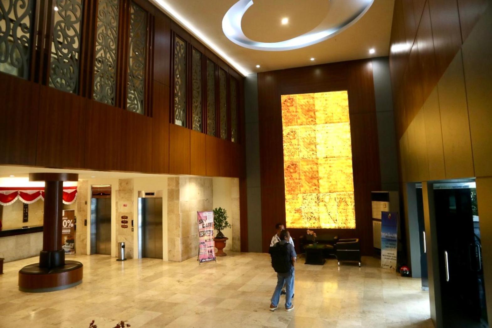Hotel Mariat Sorong Bagian luar foto