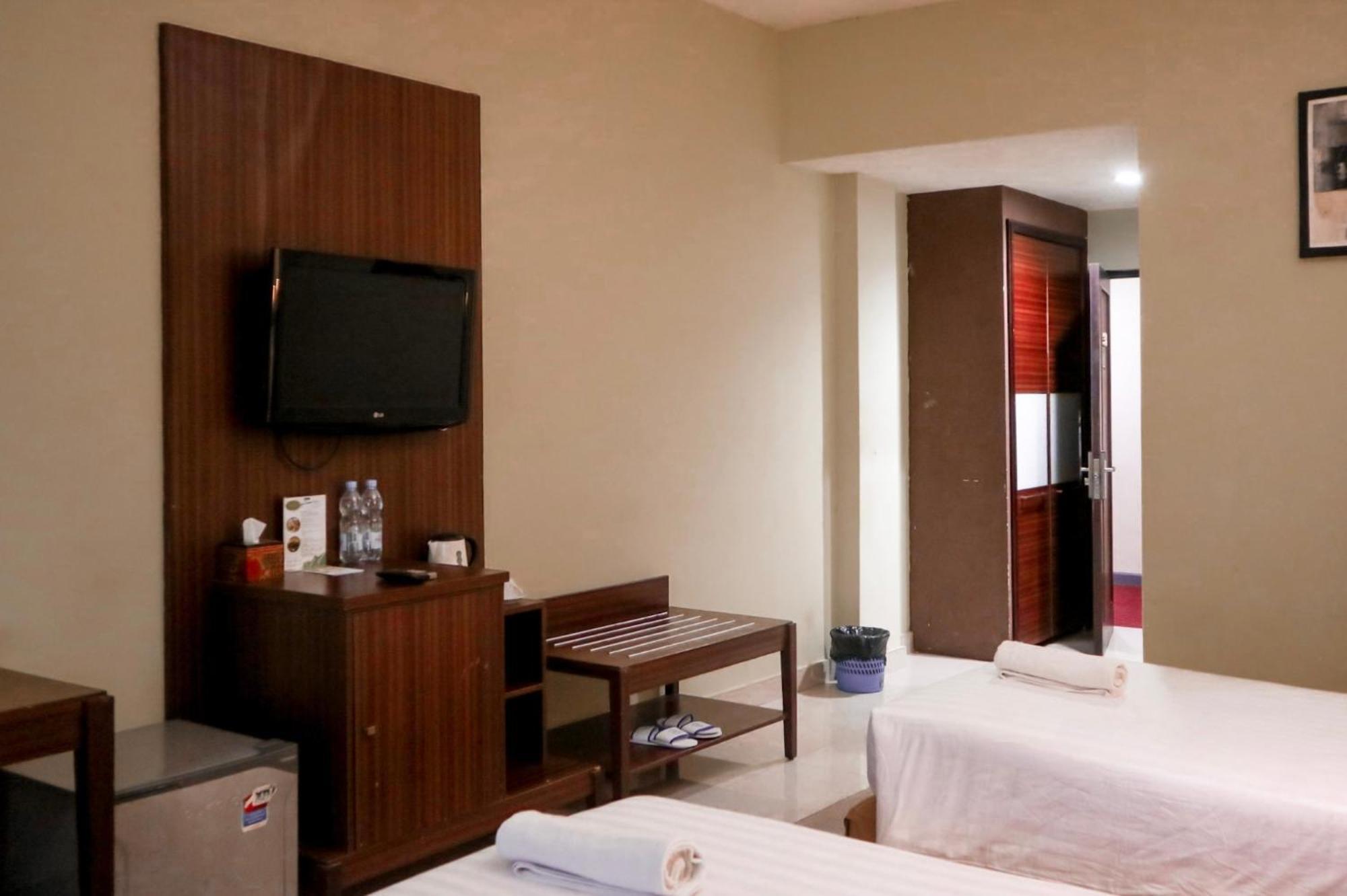 Hotel Mariat Sorong Bagian luar foto