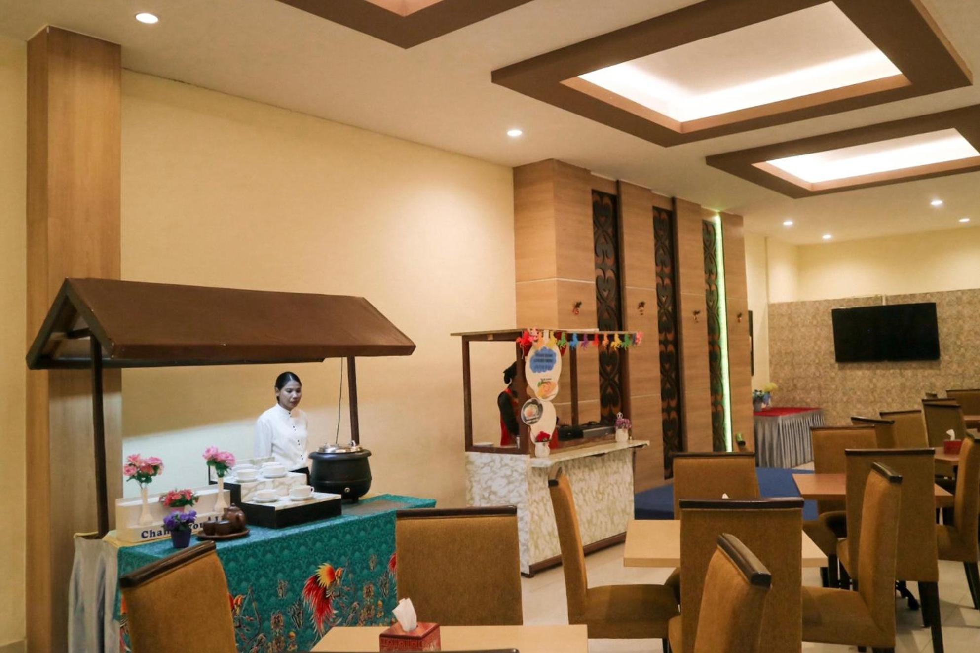 Hotel Mariat Sorong Bagian luar foto